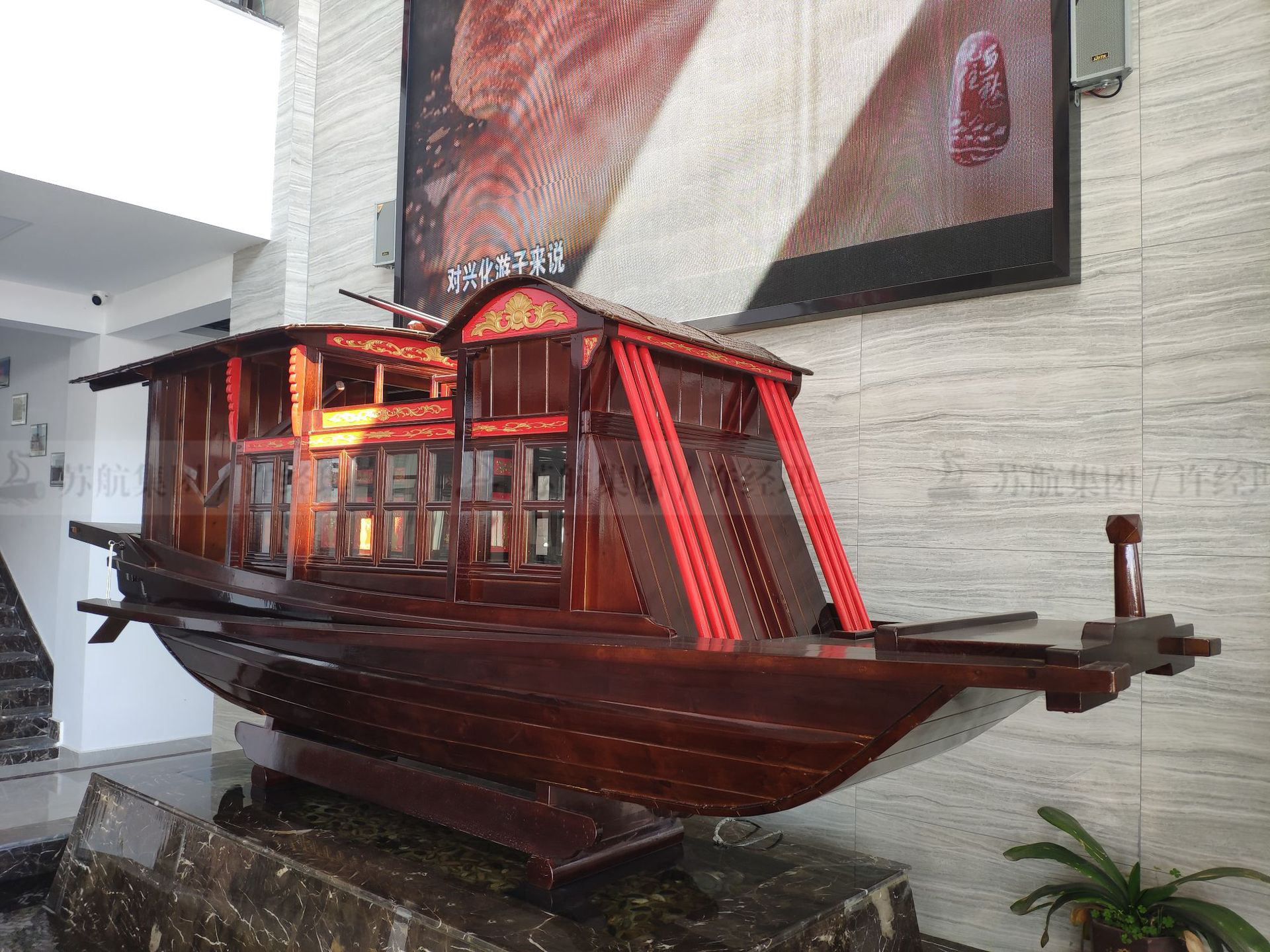 木船厂家供应南湖红船船模 手工雕刻嘉兴装饰船 木质纪念款红船