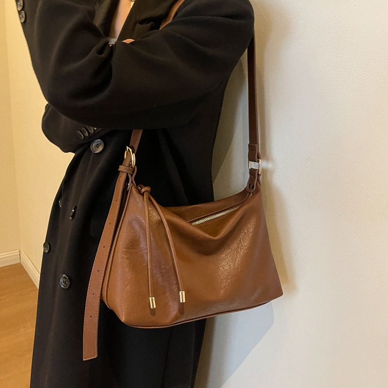 复古棕色通勤包包女2024新款时尚纯色百搭单肩包大容量通勤托特包
