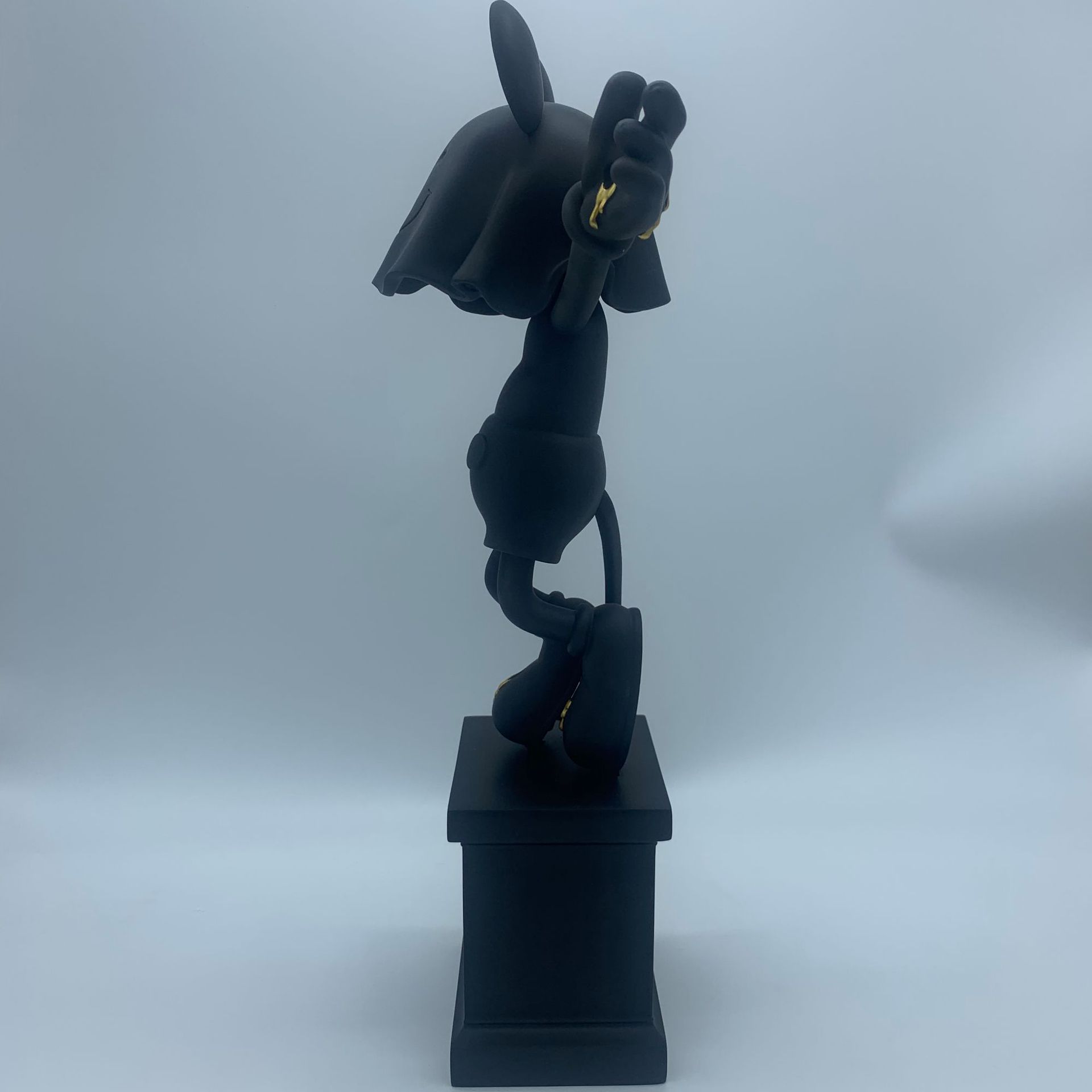 潮牌mandkaws耶稣十字蒙面米奇摆件潮玩手办潮流公仔模型玩偶礼物