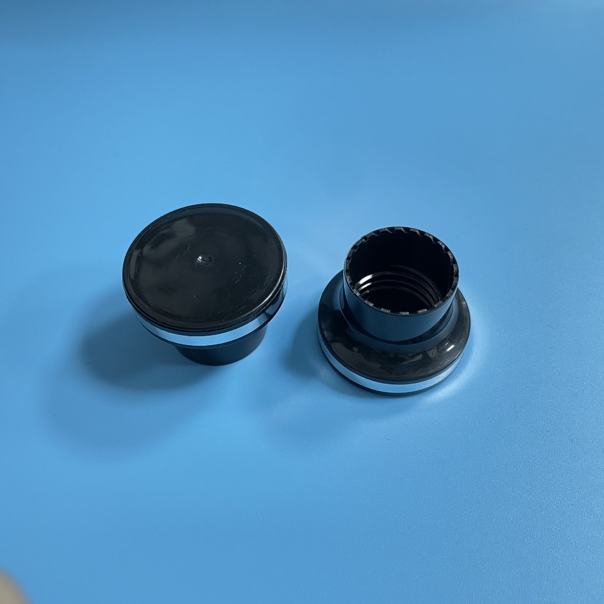 t24牙t型旋盖 护发素洗头水旋转黑色瓶盖厂家批发 小瓶子旋转盖