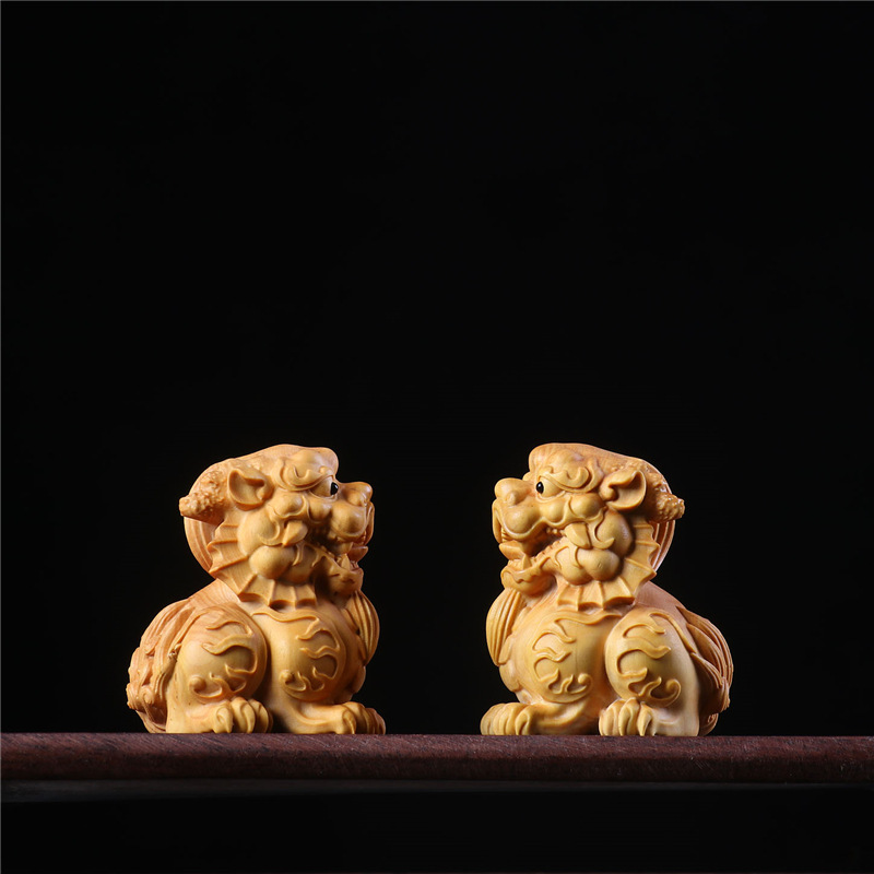 崖柏木黄杨木雕茶桌小摆件瑞兽麒麟随身手把件实木工艺品文玩茶宠