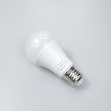 正白高富帅塑包铝雷达感应灯暖白1-8米距离360度感应亮灯内置电池