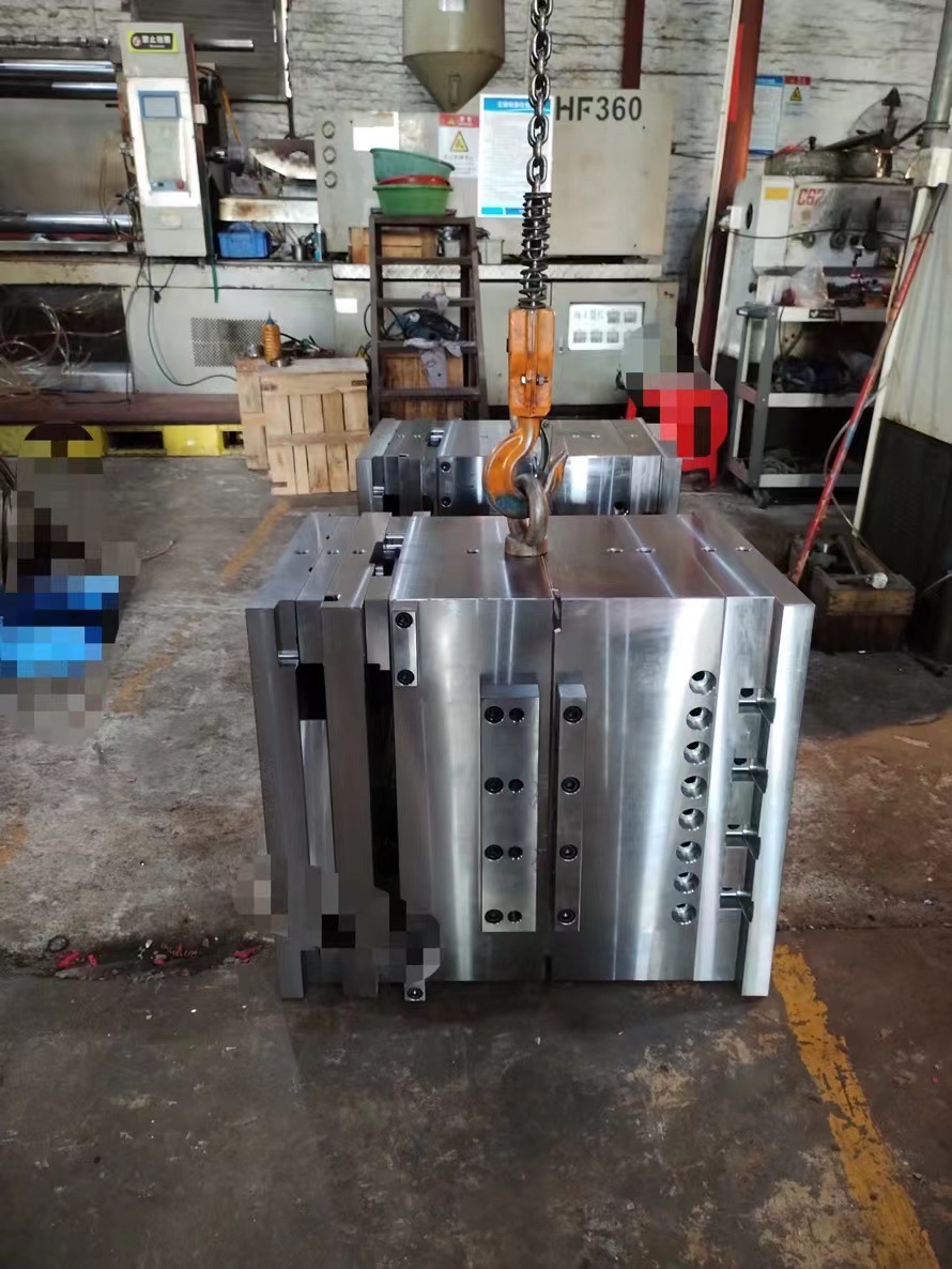 专业制造玻璃胶瓶模具