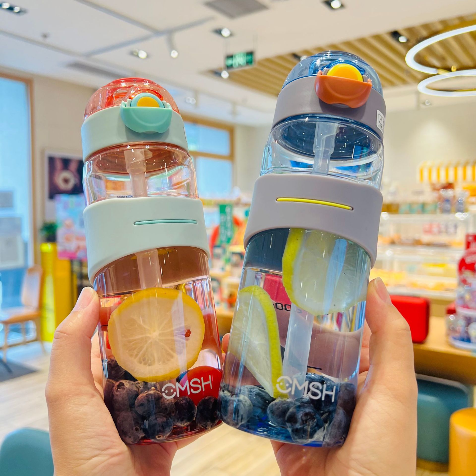 草莓生活塑料杯吸管杯大人孕妇杯ins少女学生茶杯带刻度水杯