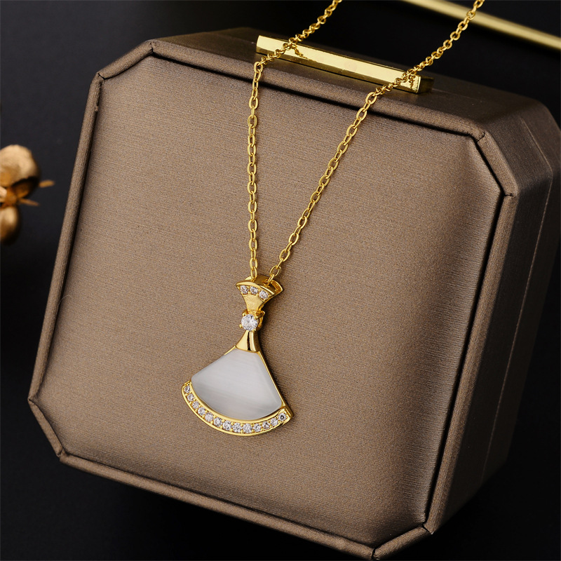 Diamond Small Skirt Necklace Women's Light Luxury Fan-Shaped All-Match Fritillary Short Clavicle Chain Internet Celebrity Same Style Stylish Pendant Fashion