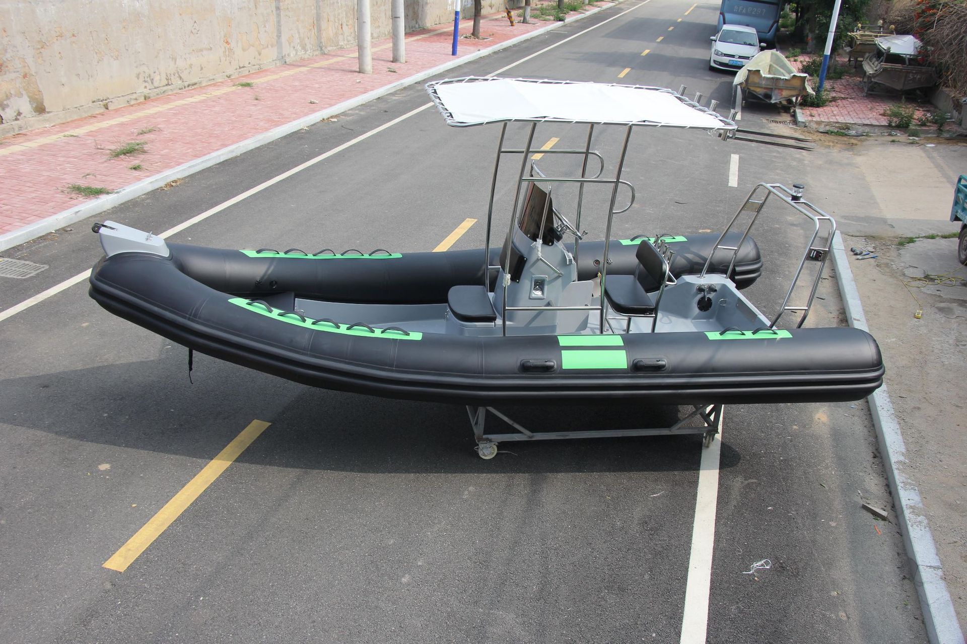 玻璃钢冲锋舟充气船厂家充气消防救援冲锋艇快艇钓鱼艇翘头冲锋舟