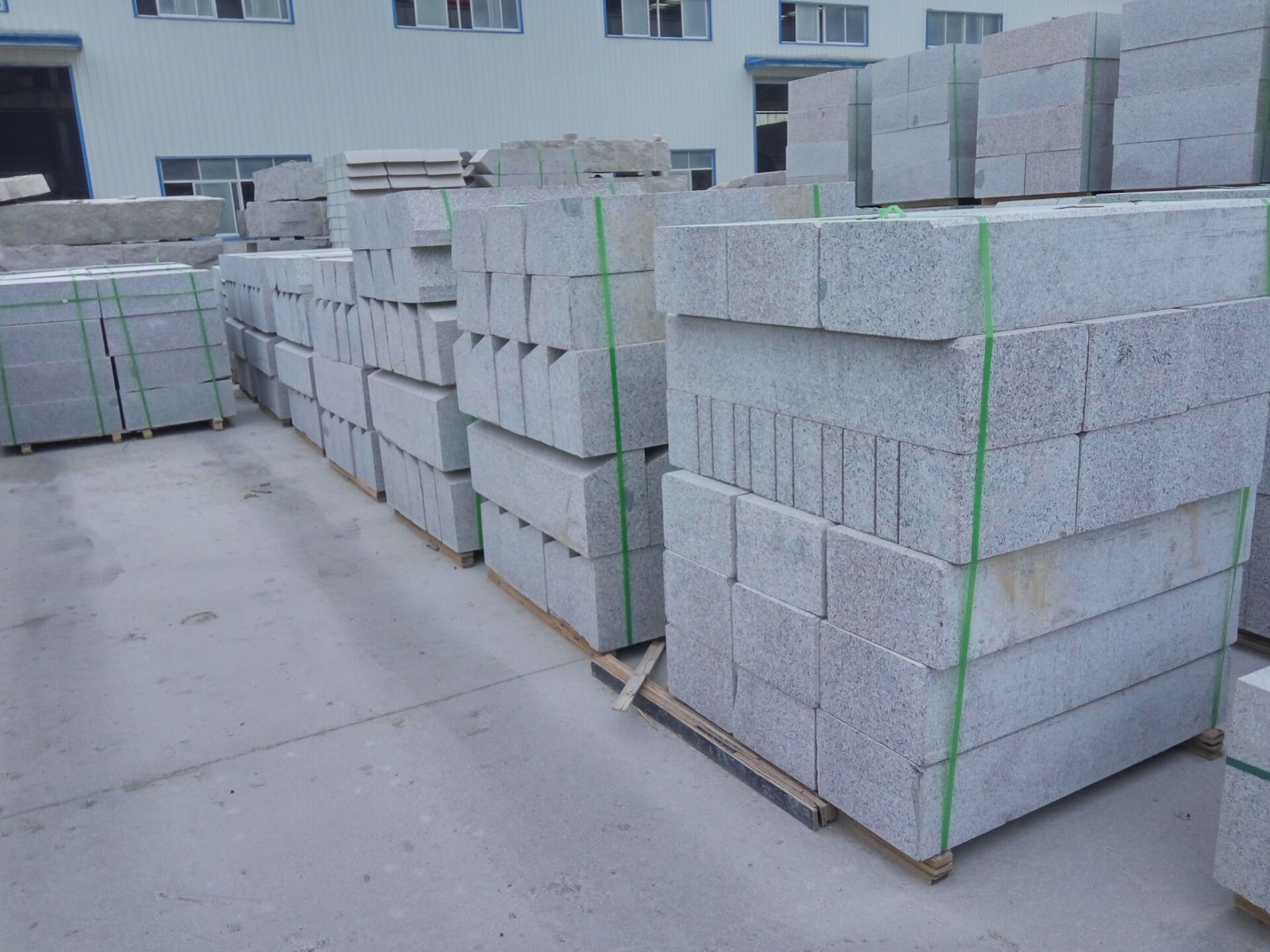 芝麻灰花岗岩 石料 石材 厂家货源 支持开票 需要可咨询客服