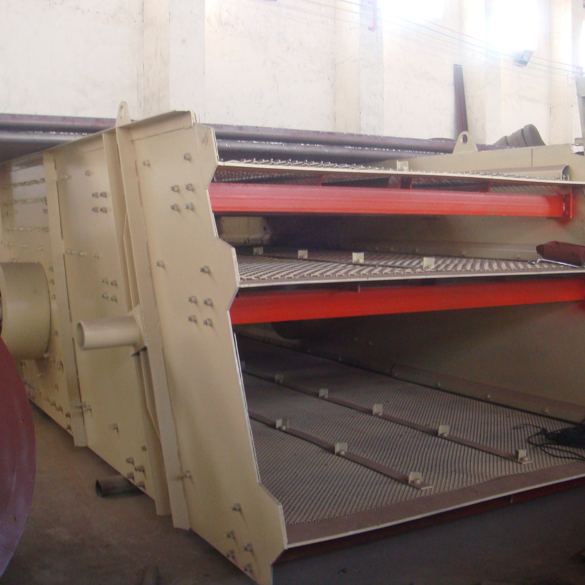 三层选矿石料振动筛 河沙石子振动筛分机 泥沙振动筛价格 筛分好