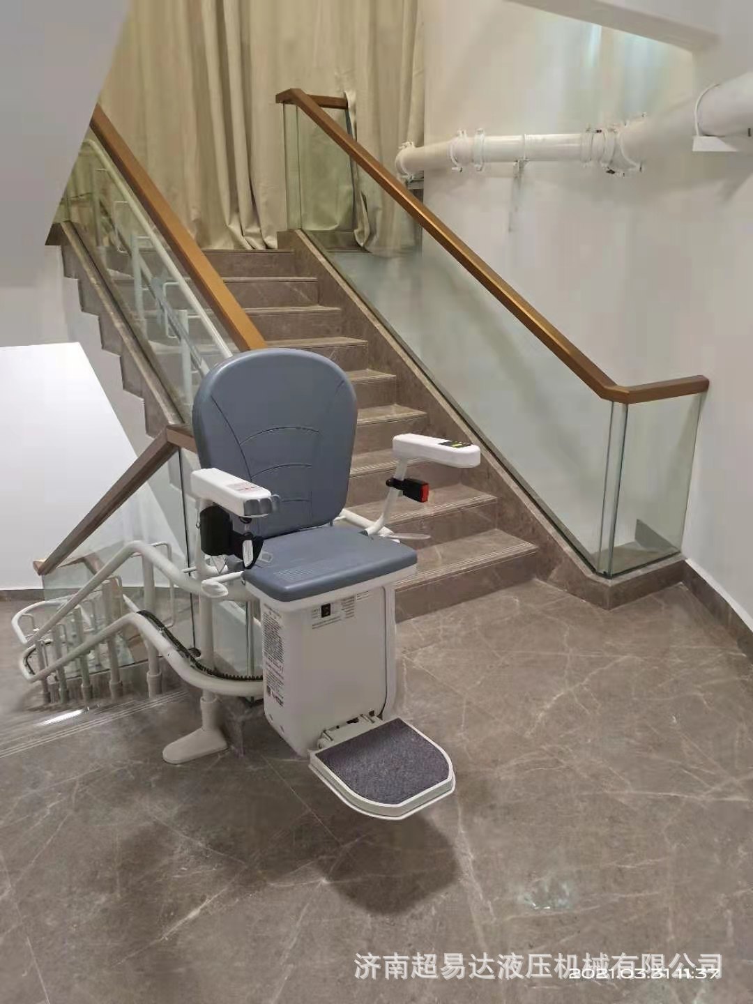 南京无障碍升降机斜挂平台斜挂式轮椅升降平台楼梯代步器