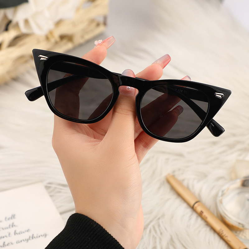 Xu Hongdou Cool Sense Butterfly Frame Retro Sunglasses Simple Frame HD Lens UV-Resistant Lightweight Sunglasses