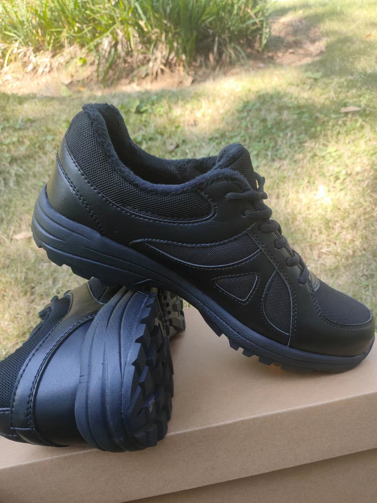 加绒款小黑跑鞋防滑耐磨作训鞋低帮跑步训练鞋冬季加厚保暖执勤鞋