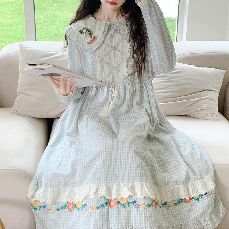 森女文艺减龄小清新仙女裙日系刺绣娃娃领学生长袖连衣裙法式长裙
