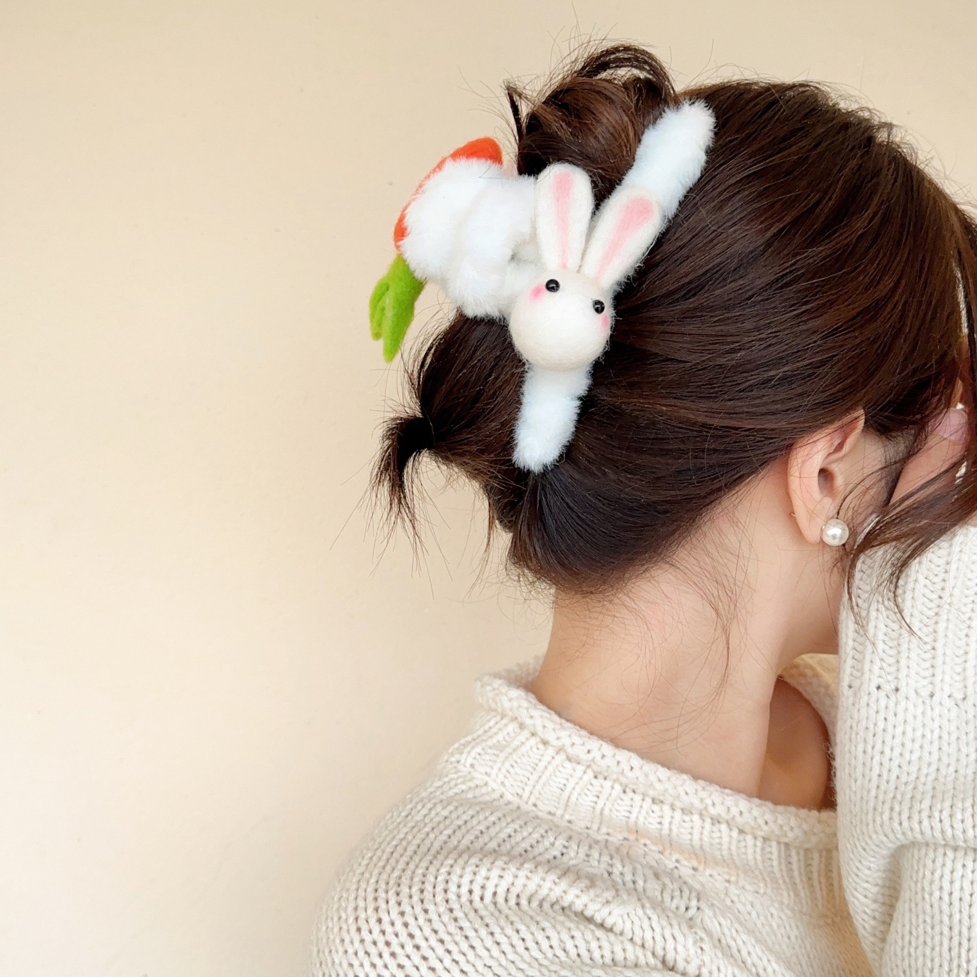 萌系小兔子胡萝卜抓夹女可爱羊毛毡甜美发夹后脑勺鲨鱼夹秋冬发饰
