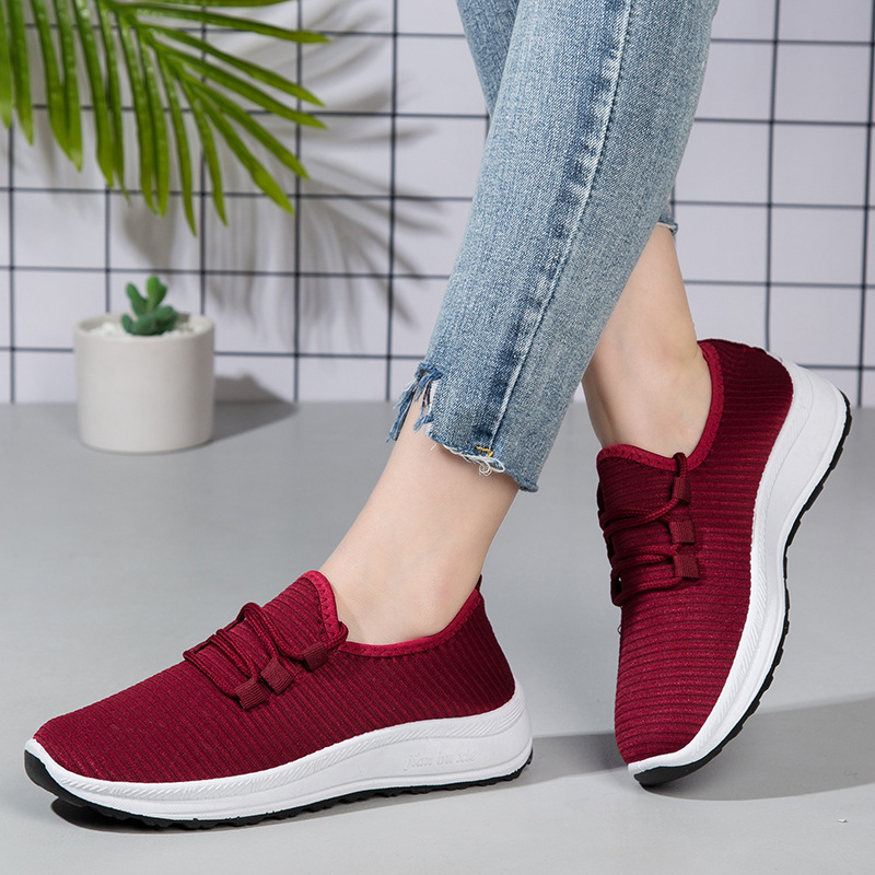 Autumn and Winter New Old Beijing Cloth Shoes Women's Shoes Middle-Aged and Elderly Street Vendor Shoes Exhibition Fair Stall Supply Walking Shoes Wholesale