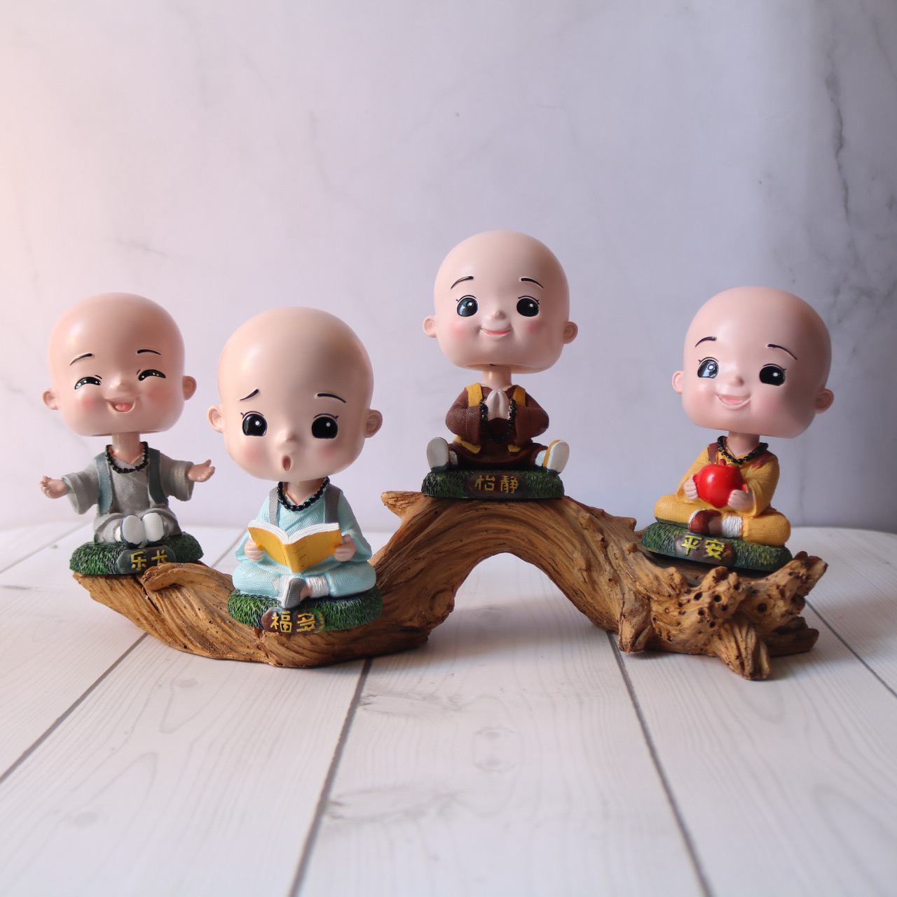 工厂批发创意可爱一休小和尚车载卡通摇头公仔汽车内饰装饰摆件