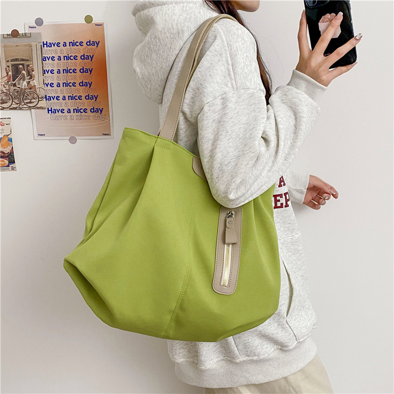 新款韩版简约大容量手提包休闲文艺帆布旅行包时尚尼龙单肩包批发