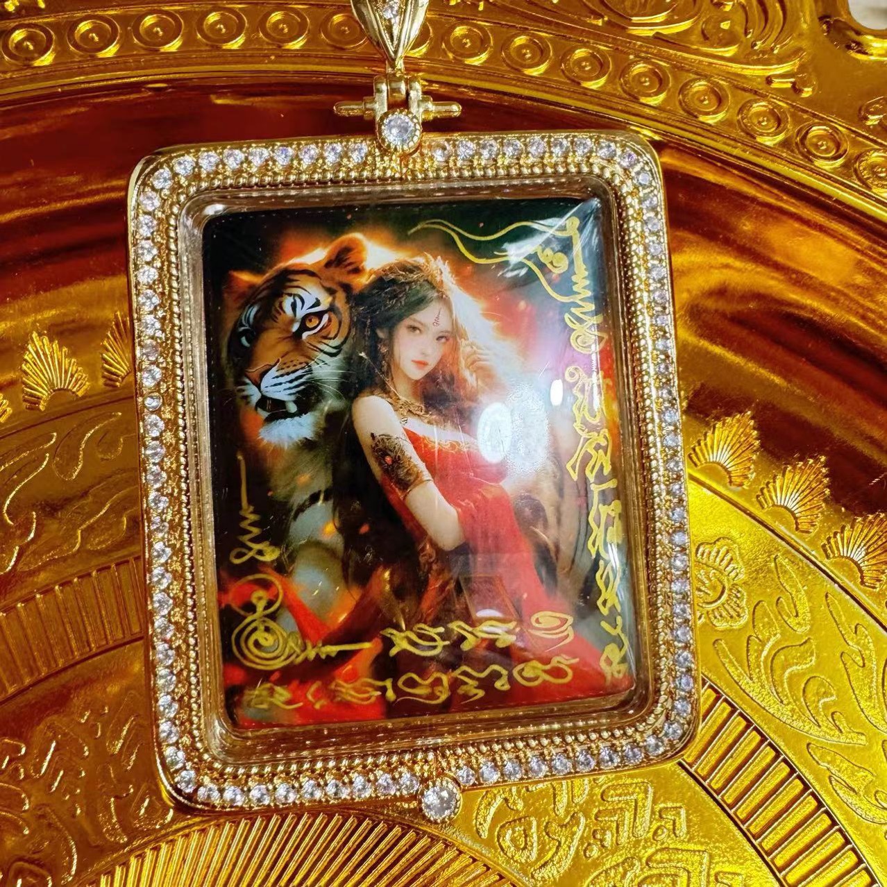泰国佛牌 阿赞比刹 一人一生虎女姐姐 男生女生牌牌-阿里巴巴