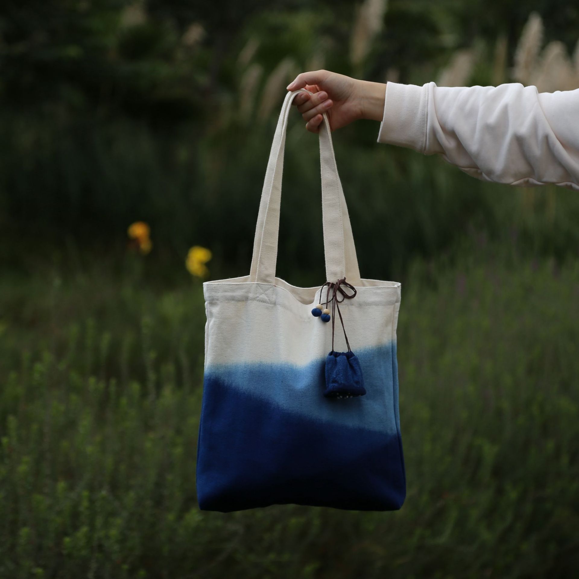 布茗堂 手工刺绣蓝染莲蓬香包端午香包 新款换长蜡绳可挂胸前