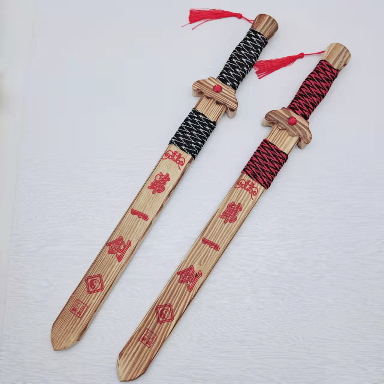 景区地摊热卖玩具 木制绕带木剑第一剑武木剑八卦剑木剑-阿里巴巴