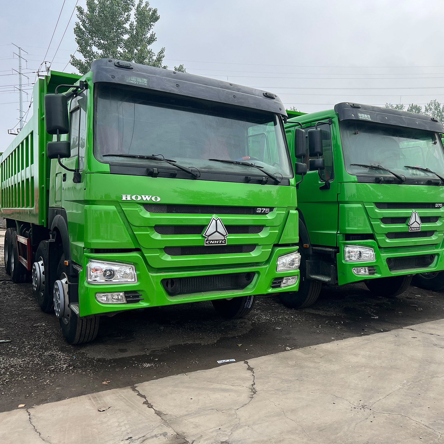 厂家出售12轮自卸车 375马力砂石料运输车厢货车 二手翻斗车 howo