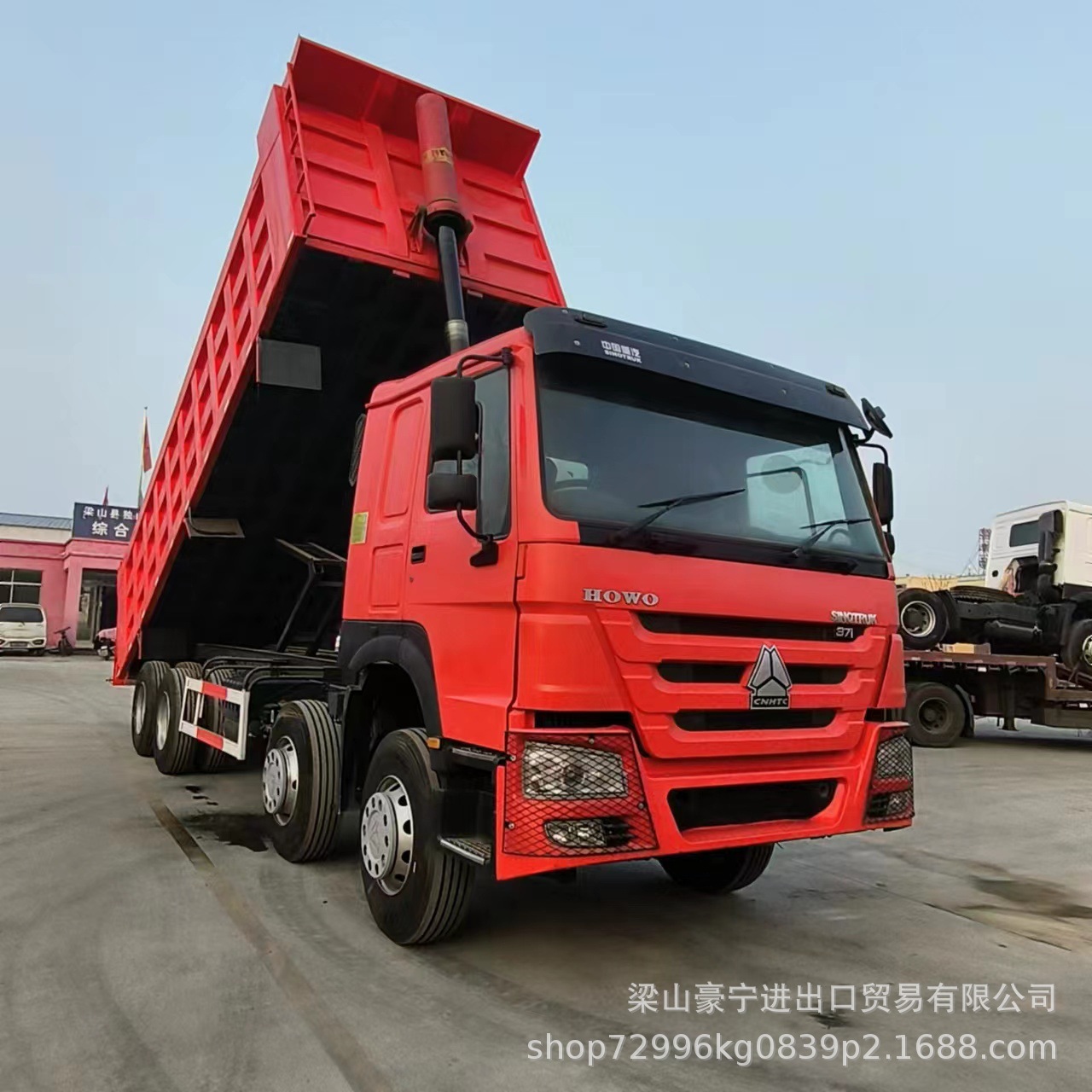 出口后翻自卸卡车二手豪沃8x4双桥自卸货车howo自卸车销往非洲