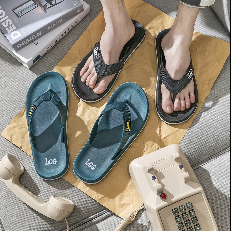 Men's Flip Flops Summer Outerwear Beach Slippers Men's Soft Statement Slippers Korean Style Simple Non-Slip Sandals