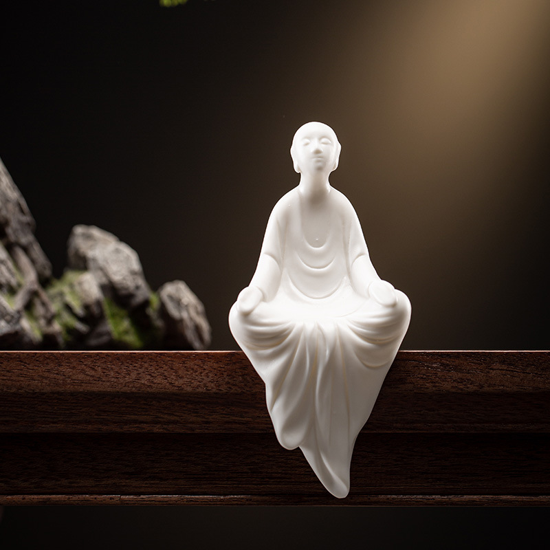 白瓷小佛像
