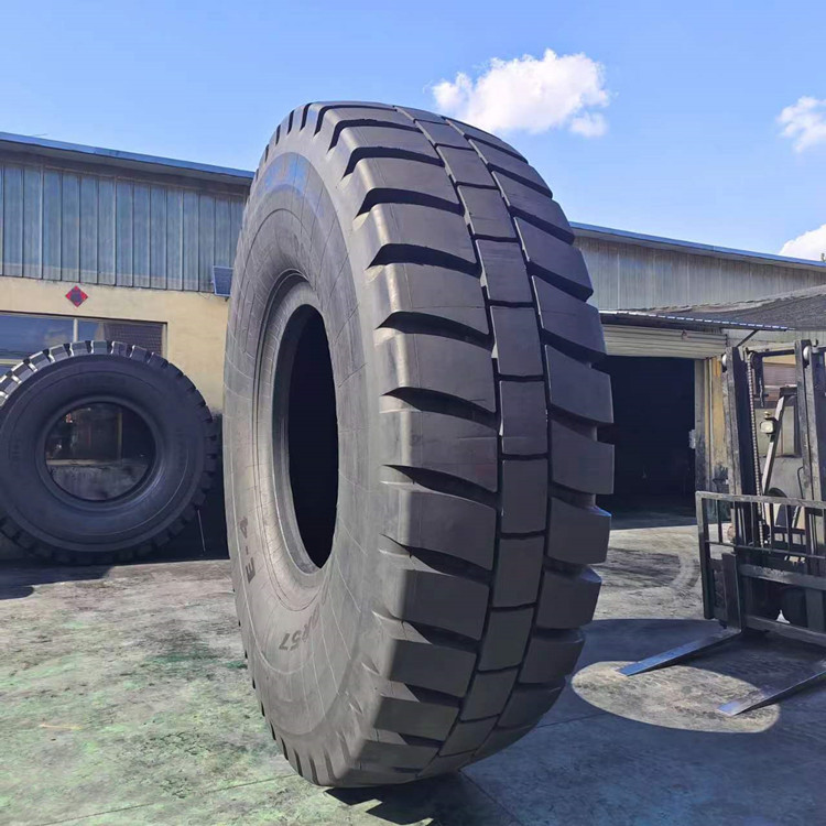 大型矿用运输车 自卸车轮胎 36.00r51 37.00r57全新正品