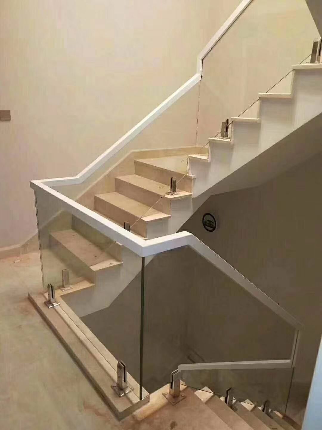 实木烤漆木楼梯栏杆护栏u型槽楼梯扶手钢化玻璃卡槽室内现代