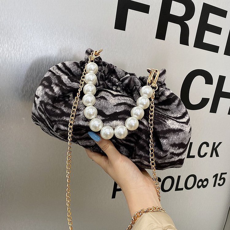 2021 New Foreign Trade Chain Shoulder Bag Female Leopard Print European and American Vintage Clouds Shoulder Bag Female Pearl Tote