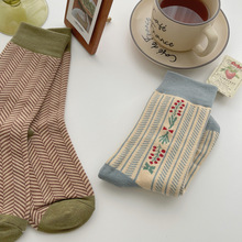 法式花朵袜子女中筒袜网红韩国ins棉日系复古中筒袜