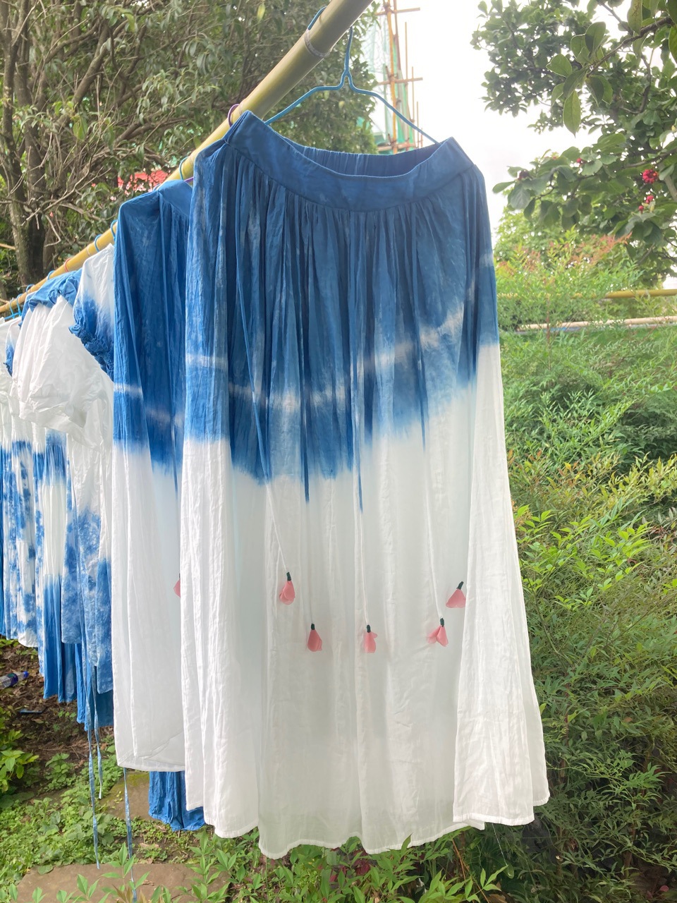 民族风手工扎染花瓣半身裙批发蓝白精细棉长裙草木染裙子-阿里巴巴