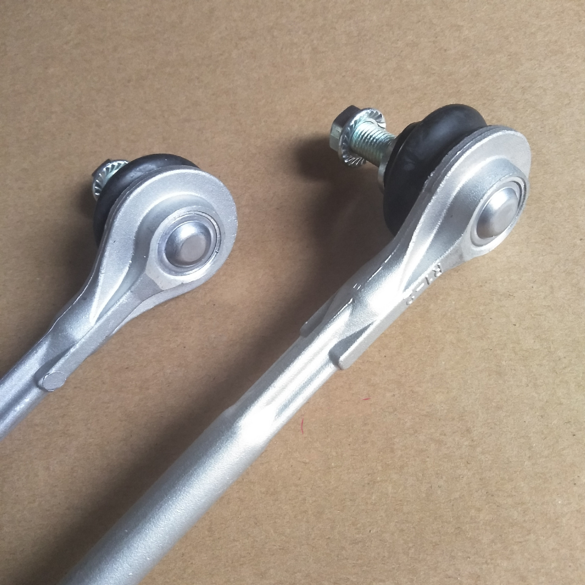 平衡杆球头 适用本田冠道前平衡杆球头铝制原厂款 51320-trn-h02