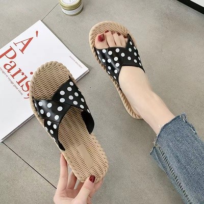 New Slippers Women's Summer Outdoor All-Matching Fashion Polka Dot Internet Celebrity Soft Bottom Flat Heel Ins Non-Slip Beach Shoes Women