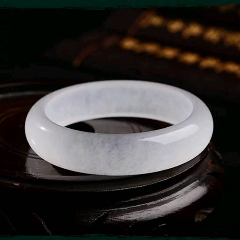 厂家大量批发石英岩玉白色手镯送家人送朋友