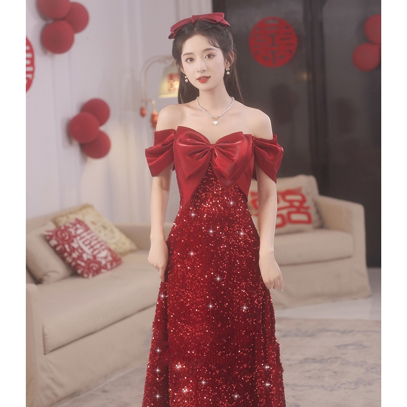 敬酒服新娘2024新款高级感赫本小红裙订婚亮片结婚一字肩礼服女