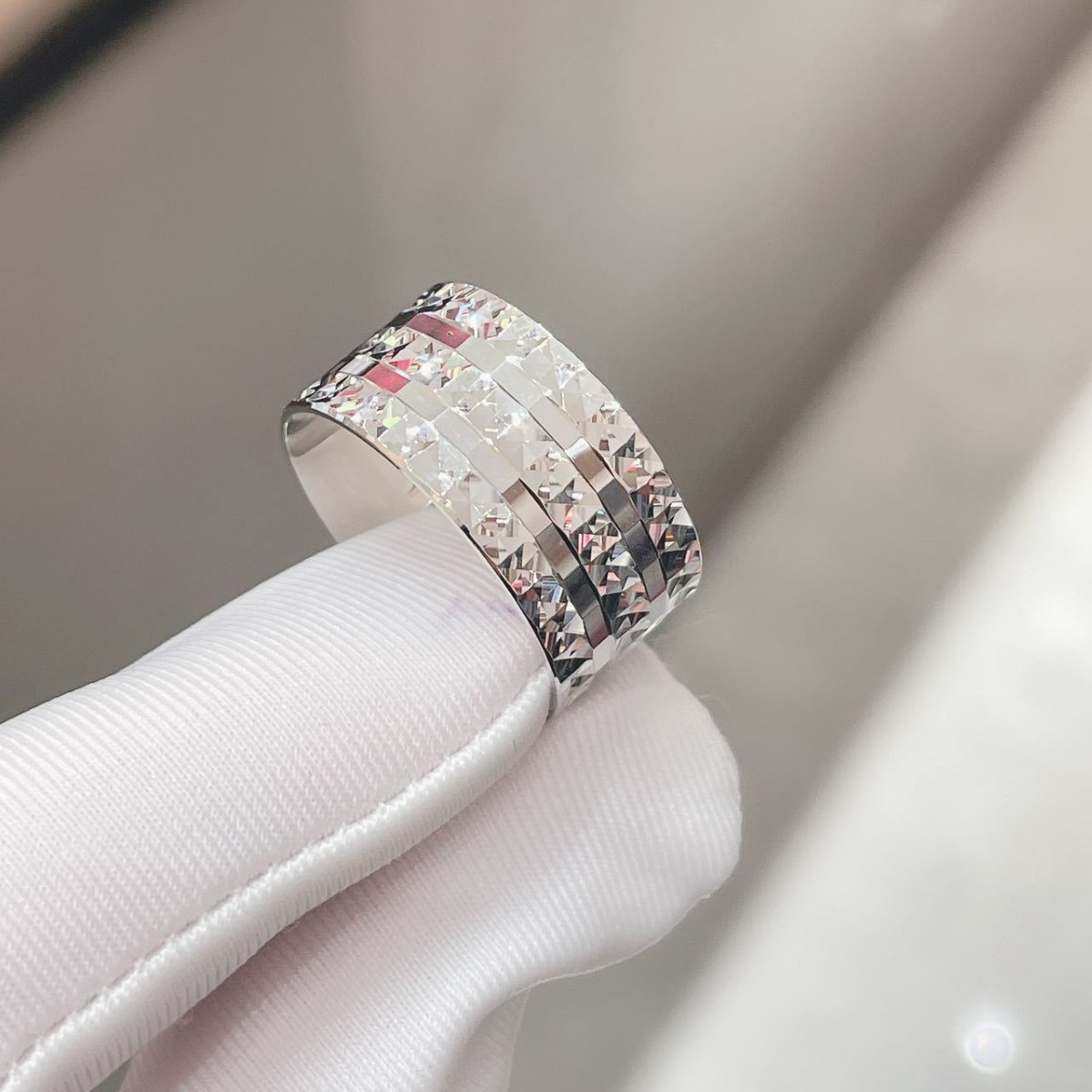 铂金戒指男正品pt950白金指环宽面戒时尚超闪素圈白金戒指霸气男