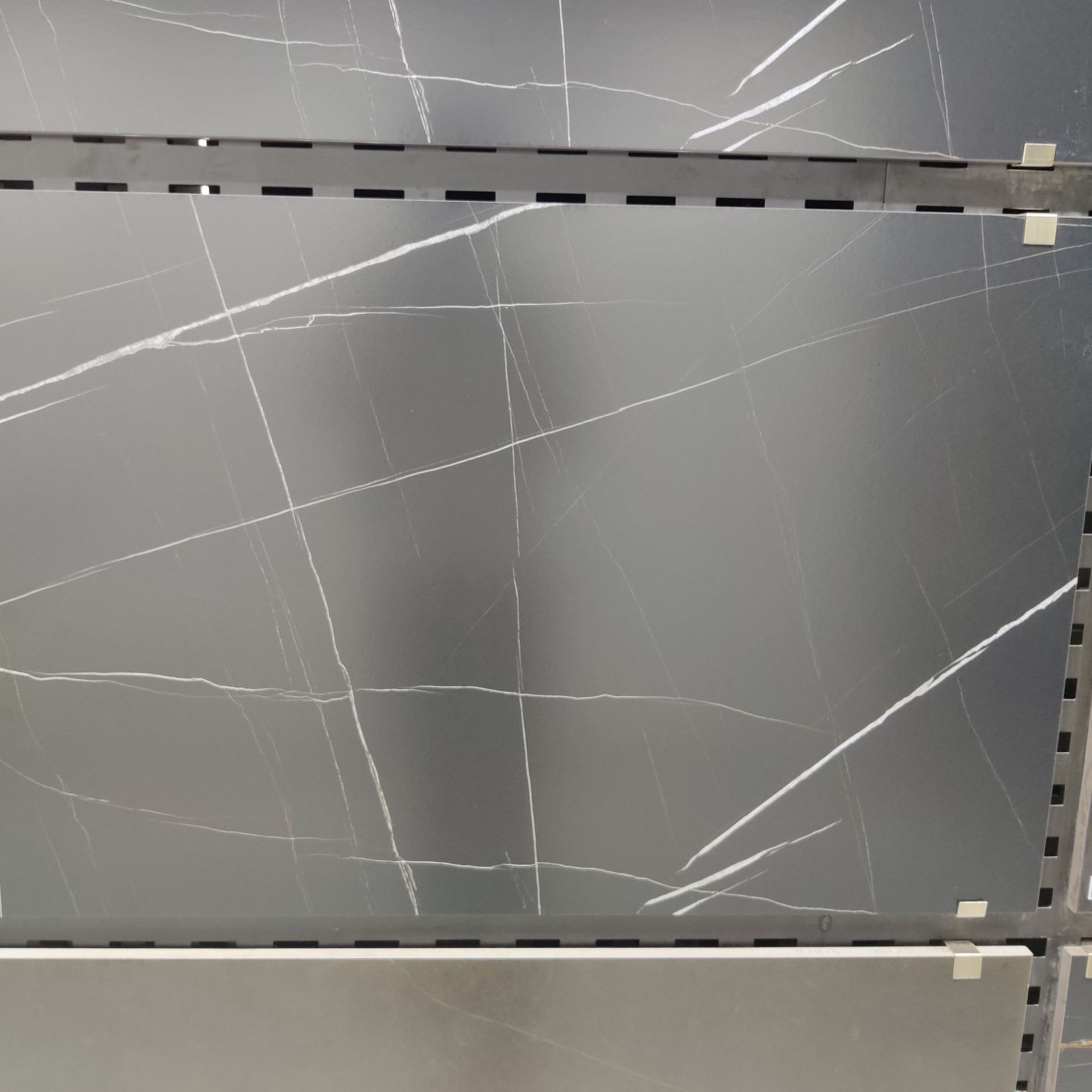 灰色细颗粒岩板火山灰闪电灰意大利深灰浅灰岩板台面板餐桌面加工