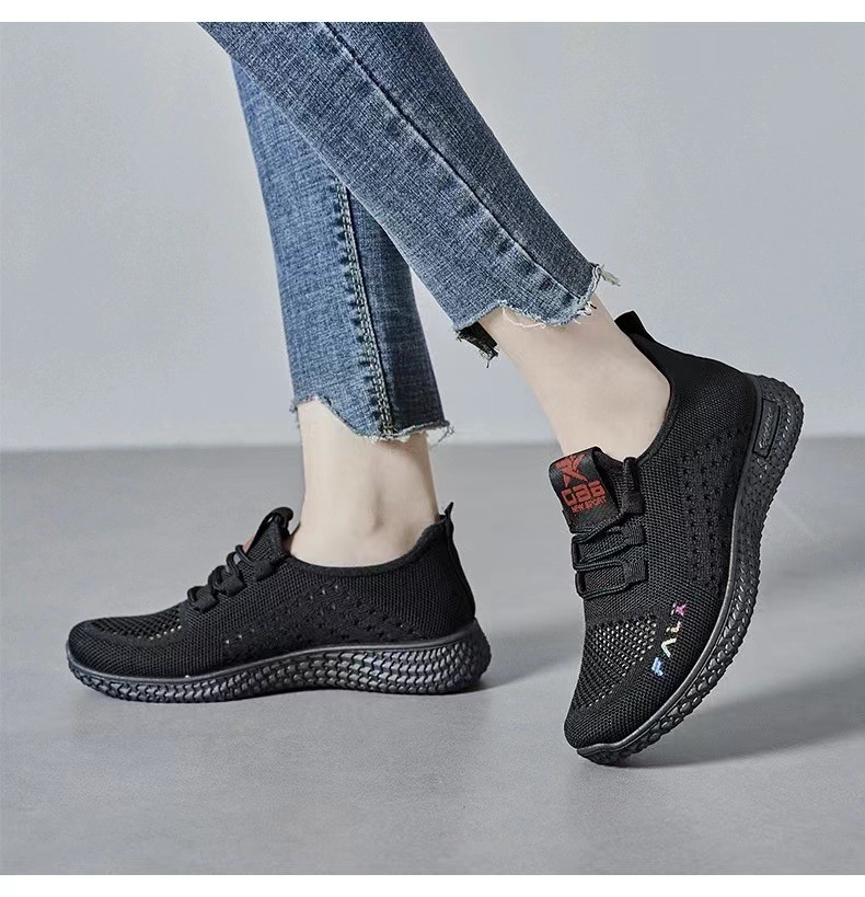Cross-Border New Arrival Flyknit Women's Casual Shoes Mesh Breathable Sneaker Comfortable Versatile Mom Shoes Wholesale for Children