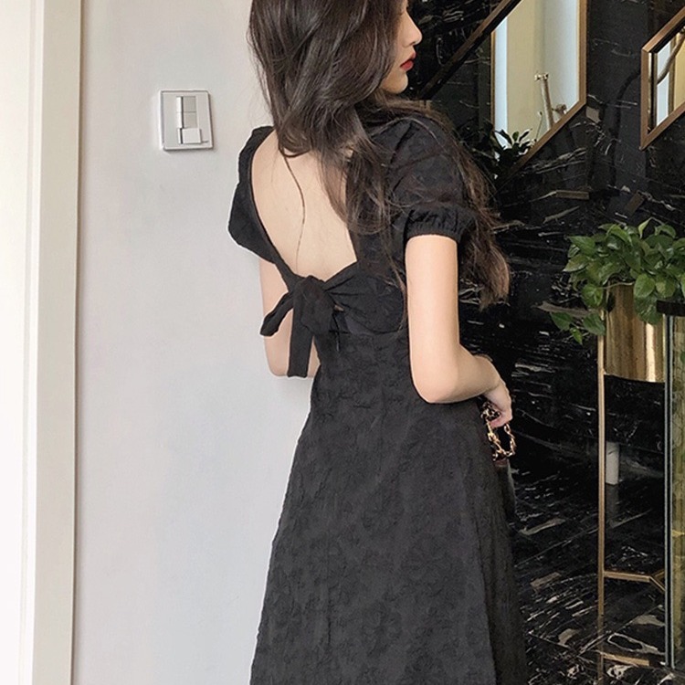 2022年夏季新款可盐可甜方领露背连衣裙温柔风御姐女神收腰长裙