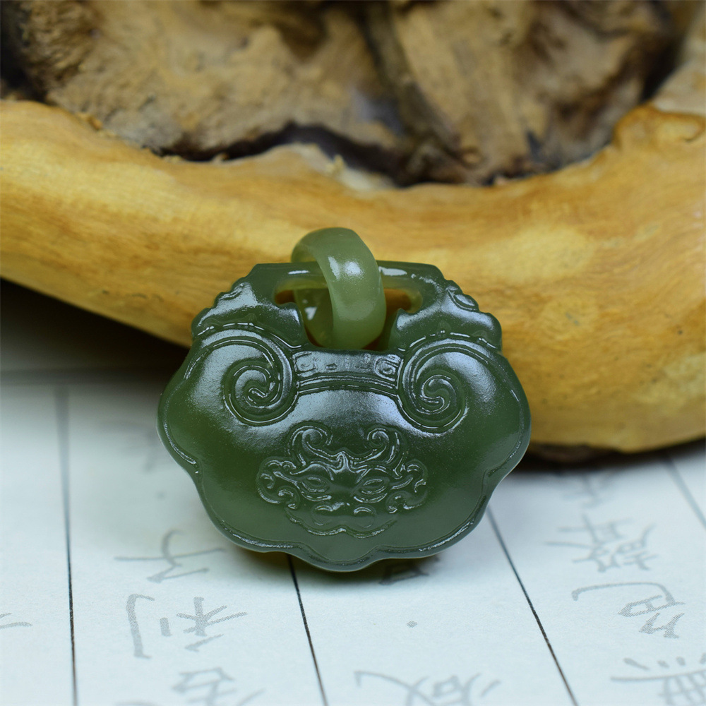 和田玉兽面玉锁吊坠批发如意玉石锁瑞兽饰品全家福情侣款传家玉锁