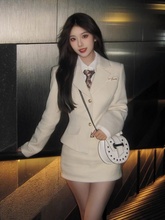 韩系富家千金感冬季套装女2023新款短款西装外套高腰半身裙两件套