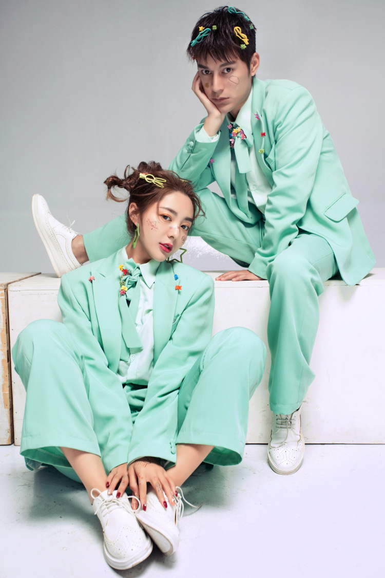 影楼摄影工作室拍摄主题时尚个性写真艺术照服装女私房自拍照衣服