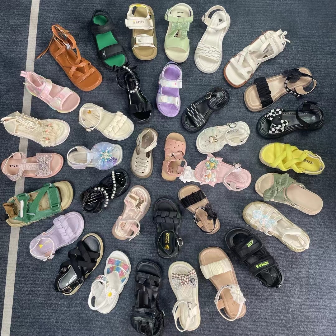 库存尾货便宜处理儿童凉鞋批发外贸出口摆地摊乡下赶集鞋货源批发