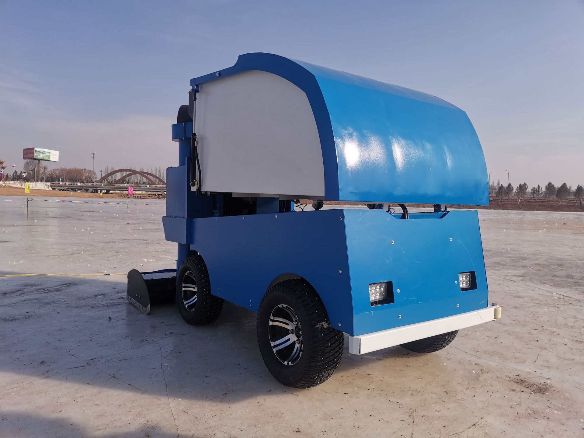 整冰车 洗冰车磨冰车 浇水车修冰车 冰面处理车 电动洗冰车