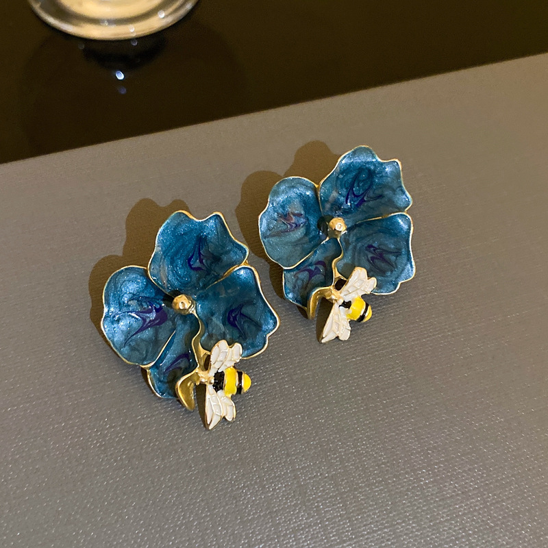 Silver Needle Mid-Ancient Pearl Flower Love Heart Earrings Vintage Court Style Special-Interest Design Stud Earrings Baroque New Earrings