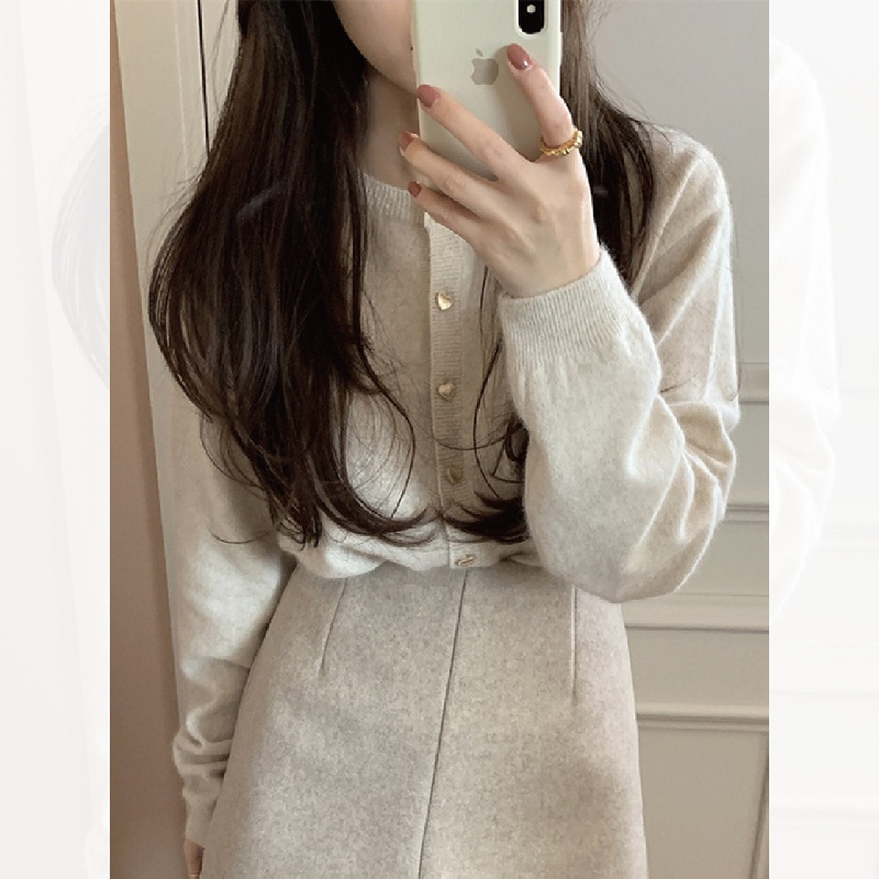 Love Buckle Soft Glutinous Sweater Coat Women's Autumn Outer Wear Slimming round Neck Short Inner Knitted Long-Sleeved Top Women Clothes