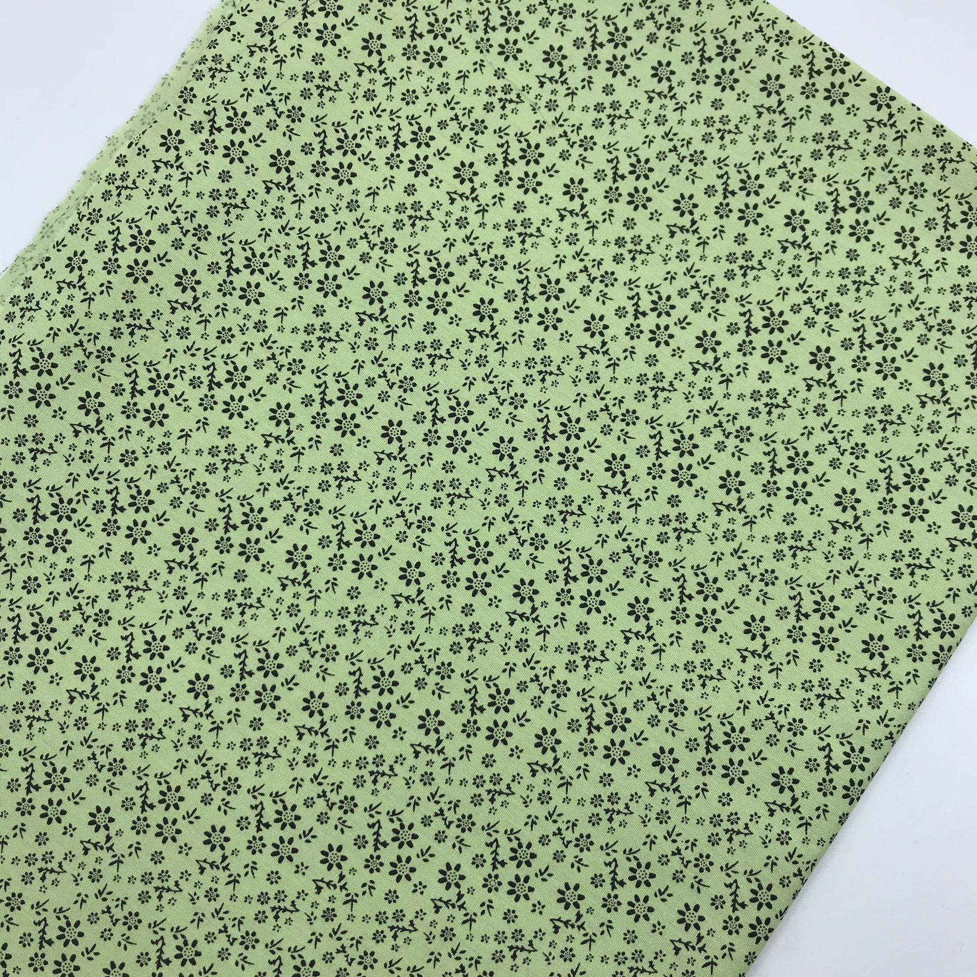 平纹棉布府绸印花面料 春夏童装连衣裙桌布布料 小碎花新款现货