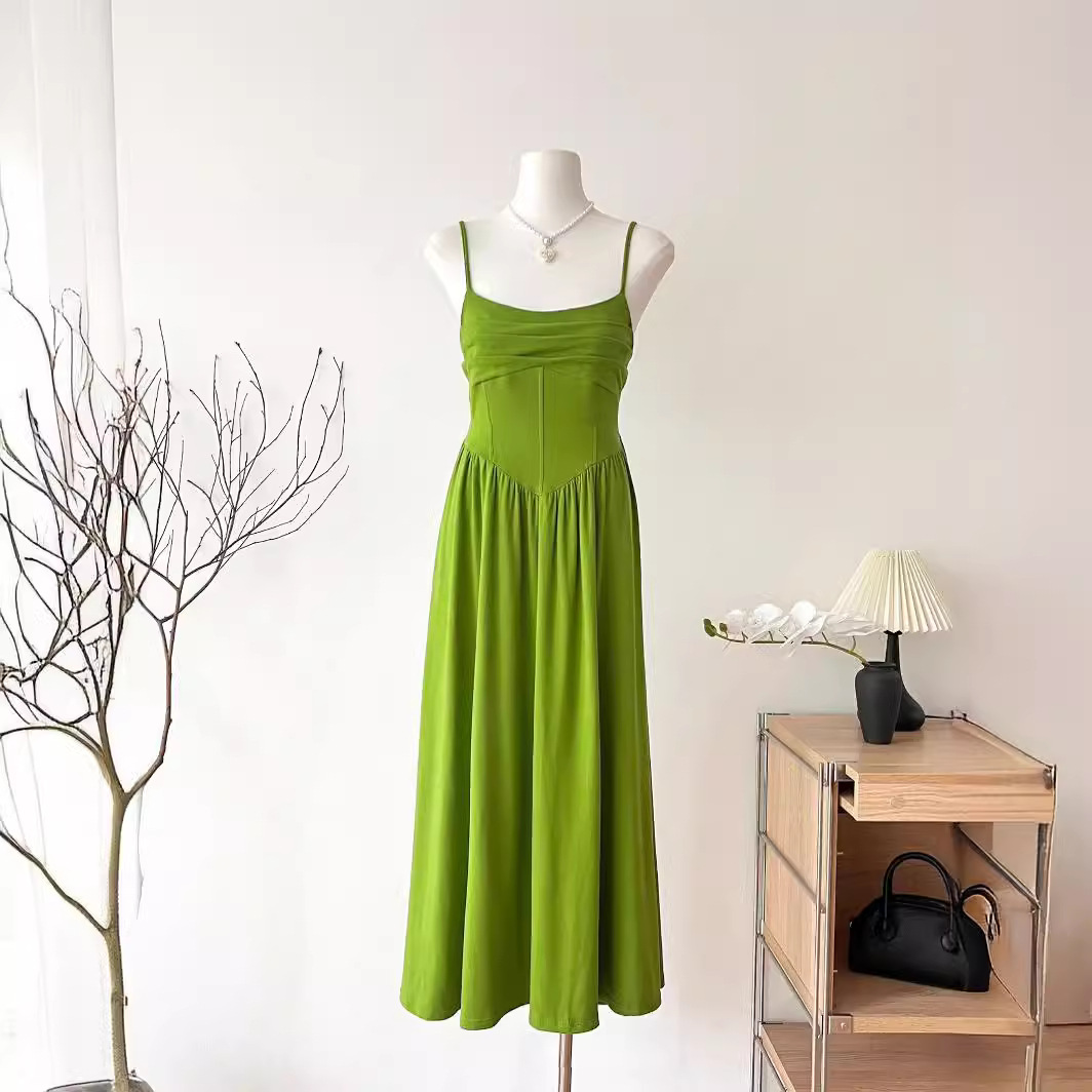 禁止焦绿嫩芽绿吊带连衣裙女夏复古法式气质裙子森系女2024新款