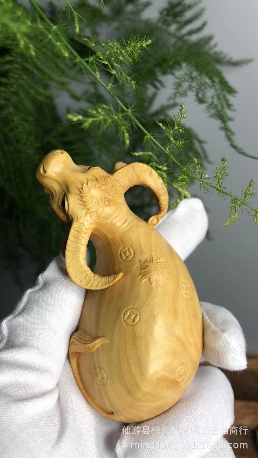 批发 小叶黄杨木雕牛转乾坤木质手把件家居红木文玩工艺品